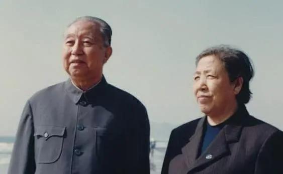 93年，華國鋒等七百老幹部歡聚中南海，緬懷毛主席豐功偉業