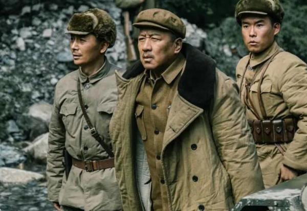 志願軍哨兵發現“奸細”，果斷開槍射擊，事後感慨：多虧槍法不準