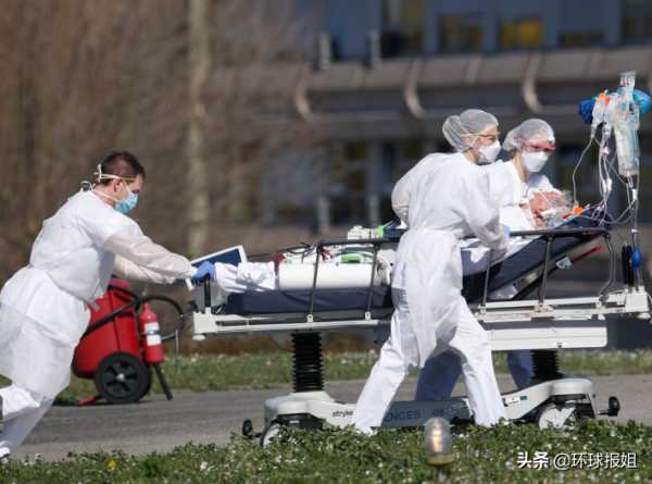 12月24日，拜登收到3條壞訊息：美國煉油廠爆炸；國會議員被搶劫