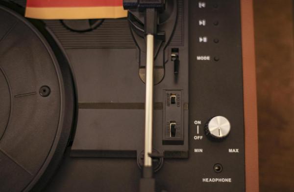 給自己的時光機：梵琺尼lp黑膠唱片機入手試聽