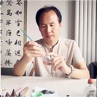 金鴻珊——百年傳承 雕刻鼻菸壺內畫錦繡人生 金鴻珊——百年傳承 雕刻鼻菸壺內畫錦繡人生