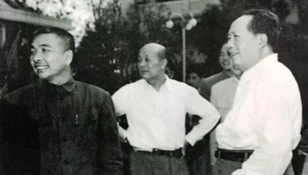 1954年曾志與丈夫陶鑄及女兒陶斯亮《一封終於發出的信》