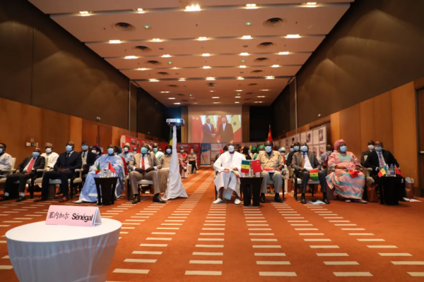 “遙望比旭日更遠的東方”