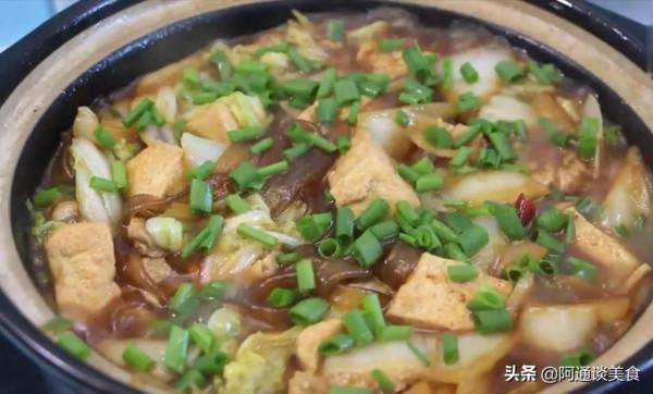 天氣轉冷了,教你一道白菜燉粉條的地道做法,好吃入味家人都愛吃 天氣轉冷了,教你一道白菜燉粉條的地道做法,好吃入味家人都愛吃
