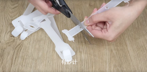 塑膠把手別再扔掉了,改造一下放在家裡,隔壁鄰居見了都誇好 塑膠把手別再扔掉了,改造一下放在家裡,隔壁鄰居見了都誇好