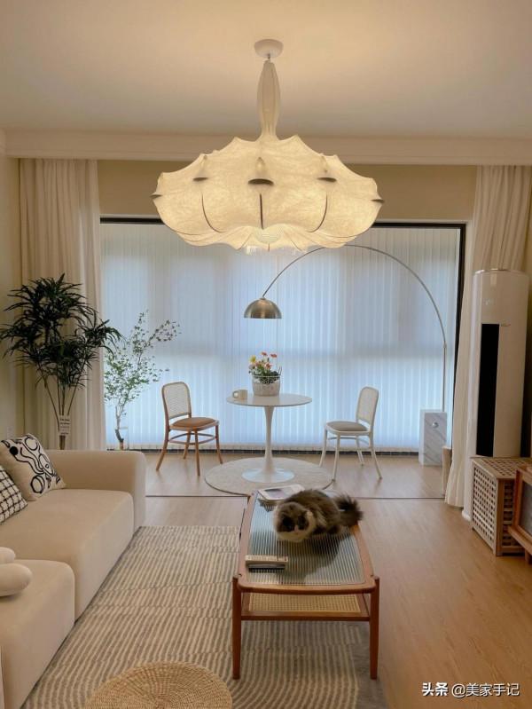 不顧親友反對堅持窮裝,126㎡家只刷漆不弔頂,效果反而溫馨治癒 不顧親友反對堅持窮裝,126㎡家只刷漆不弔頂,效果反而溫馨治癒