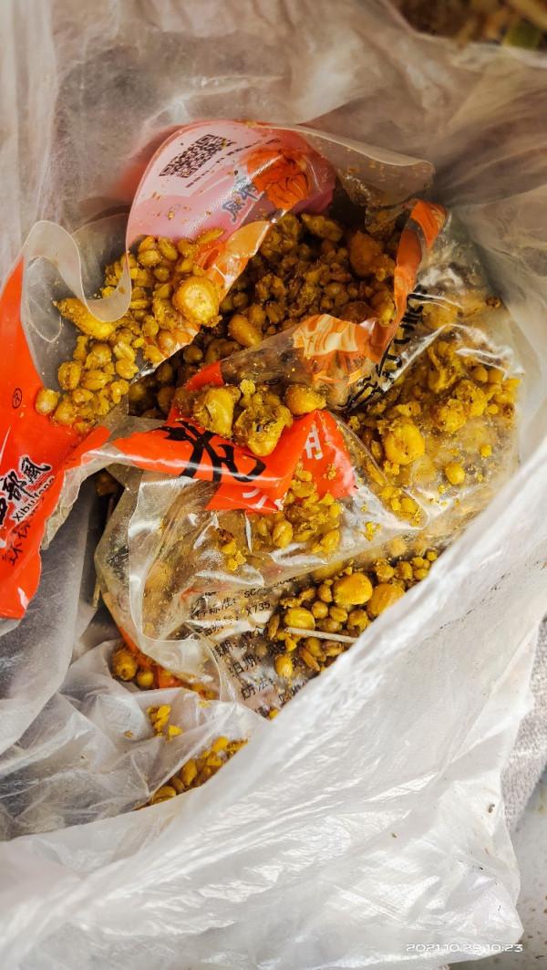 「十週年」野釣小河溝，大爺送鯽魚，這次終於找到了大爺的快樂