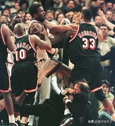 一戰成名!米勒:斯圖爾特把詹姆斯嚇壞了,以後聯盟再無人敢惹他 一戰成名!米勒:斯圖爾特把詹姆斯嚇壞了,以後聯盟再無人敢惹他