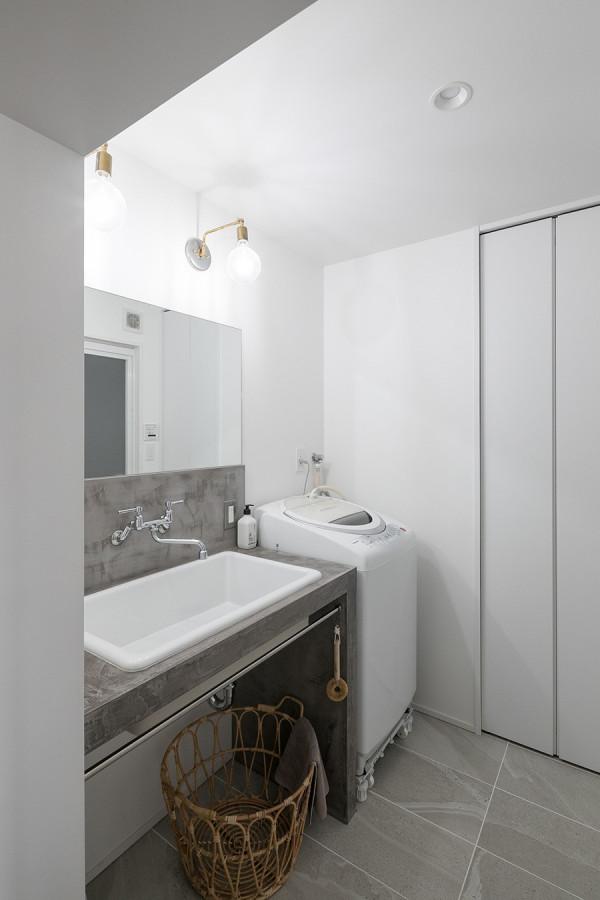 小夫妻買下95㎡新房，木地板配毛坯牆，卻是別人羨慕不來的美好家