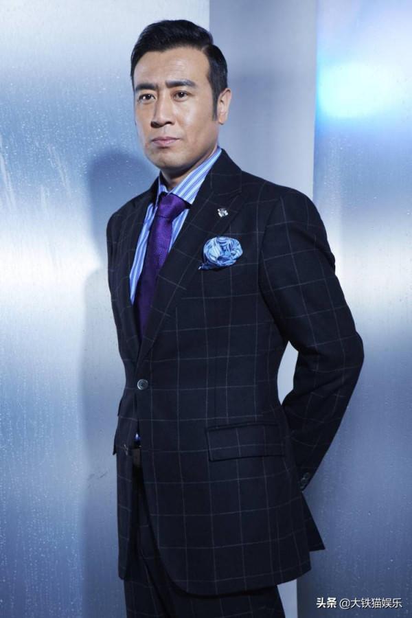 穿西裝好看的中年男星,只服這10位,大叔們帥起來真沒小鮮肉啥事 穿西裝好看的中年男星,只服這10位,大叔們帥起來真沒小鮮肉啥事