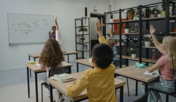 教育,就是一場“騙局”:“騙”完這個不想上學的男孩,她笑了 教育,就是一場“騙局”:“騙”完這個不想上學的男孩,她笑了