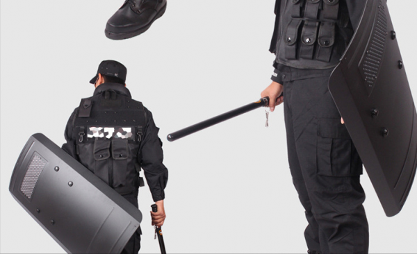 現代盾牌能不能防彈?如果護頭不護腳,為何警察巷戰時人手一塊? 現代盾牌能不能防彈?如果護頭不護腳,為何警察巷戰時人手一塊?