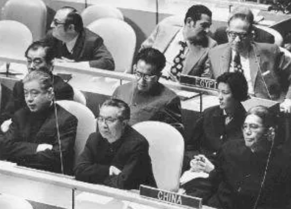 喬冠華有多強？聯合國大會仰天大笑，毛主席：一文能頂兩個坦克師