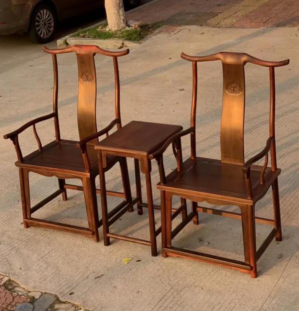 寮國大紅酸枝（交趾黃檀）全獨板官帽椅三件套，鑑賞