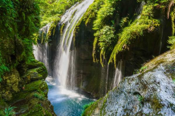 山川河流,小溪流水潺潺,風景宜人 山川河流,小溪流水潺潺,風景宜人