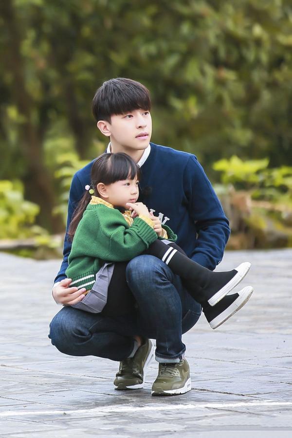 變美變淑女！《爸爸去哪兒》鄧倫的“女兒”小山竹，都9歲了
