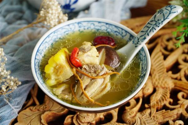 秋季燉雞湯，牢記“2不用3竅門”，雞湯清亮鮮香，好喝人人誇