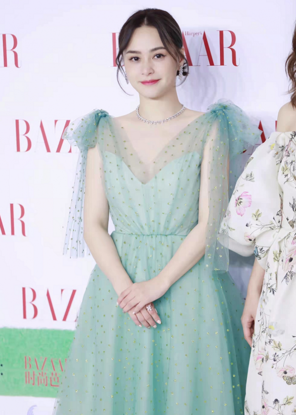 Twins同臺差別大!阿嬌粉紗裙配皮衣嫌自己不夠胖?阿Sa顏值逆襲 Twins同臺差別大!阿嬌粉紗裙配皮衣嫌自己不夠胖?阿Sa顏值逆襲