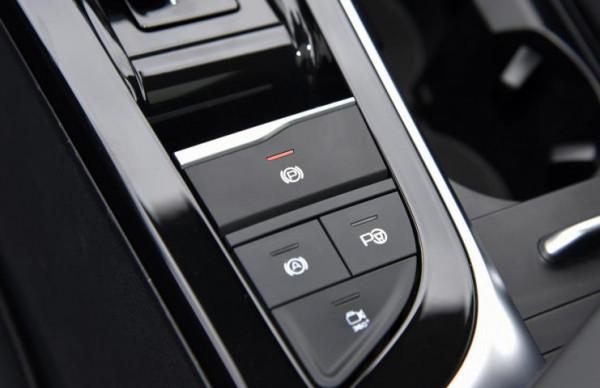 售9.99-13.99萬元，動感外觀+寬適空間，奔騰B70還是家庭用車首選