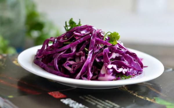 女人要想“老的慢”，多吃這5種食材，營養全面，面如桃花顯年輕