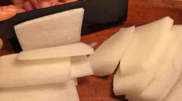 廣東人煮的湯為啥這麼好喝，原來有秘訣，不加任何調料湯鮮味美