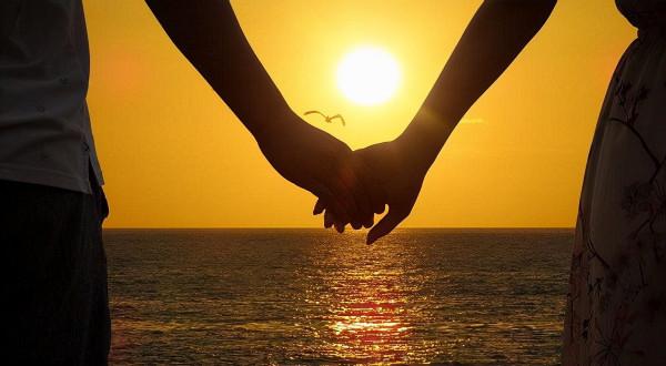 2004年，五旬老漢“易容”，騙財騙色22歲女大學畢業生