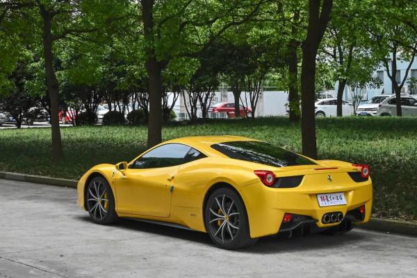 兩百萬買什麼?鎮店用的法拉利458,10年1萬公里,爆香! 兩百萬買什麼?鎮店用的法拉利458,10年1萬公里,爆香!