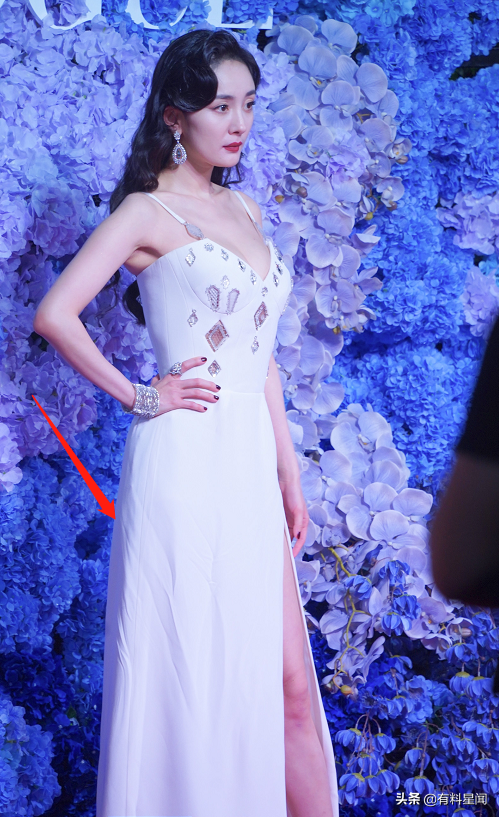 明星紅毯生圖:湯唯驚豔全場,楊冪裙子成敗筆,宋茜大型翻車現場 明星紅毯生圖:湯唯驚豔全場,楊冪裙子成敗筆,宋茜大型翻車現場