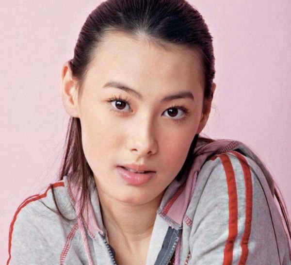 22歲，為他生三個孩子，卻沒能嫁入豪門，梁洛施為愛犧牲自我