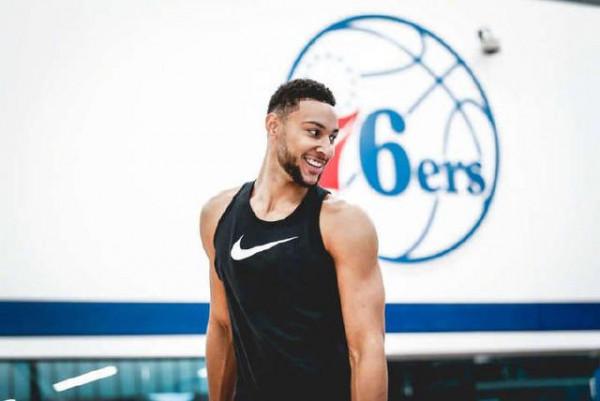 詹姆斯:我認真地問,為什麼這麼多球員訓練在比賽中不用的技術? 詹姆斯:我認真地問,為什麼這麼多球員訓練在比賽中不用的技術?