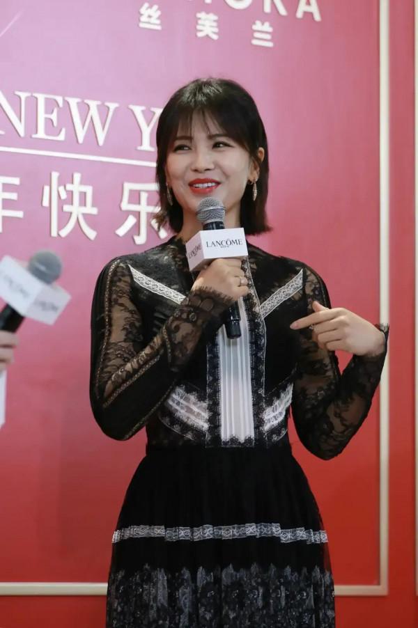 女神劉濤釋出會
