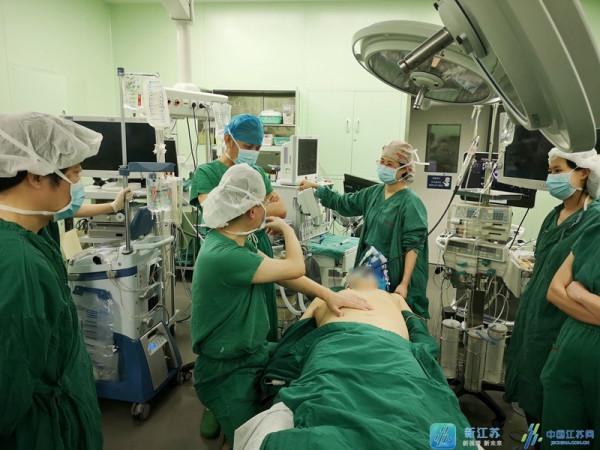 6科專家聯手手術 江蘇省人醫：複雜手術由專業團隊攜手完成