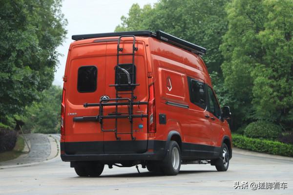 續航高油耗低,帶3種駕駛模式,配星空頂,還能食宿的瑞弗房車 續航高油耗低,帶3種駕駛模式,配星空頂,還能食宿的瑞弗房車