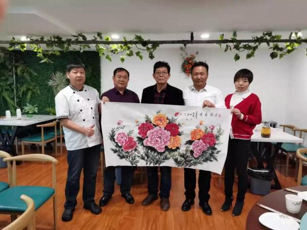 廚師長自立門戶創品牌鮮味坊，朋友們聞風而動去捧場連聲賀