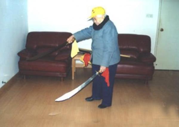 女紅軍何子友：師從武當山，夫死守節75年，100歲和少林高手過招