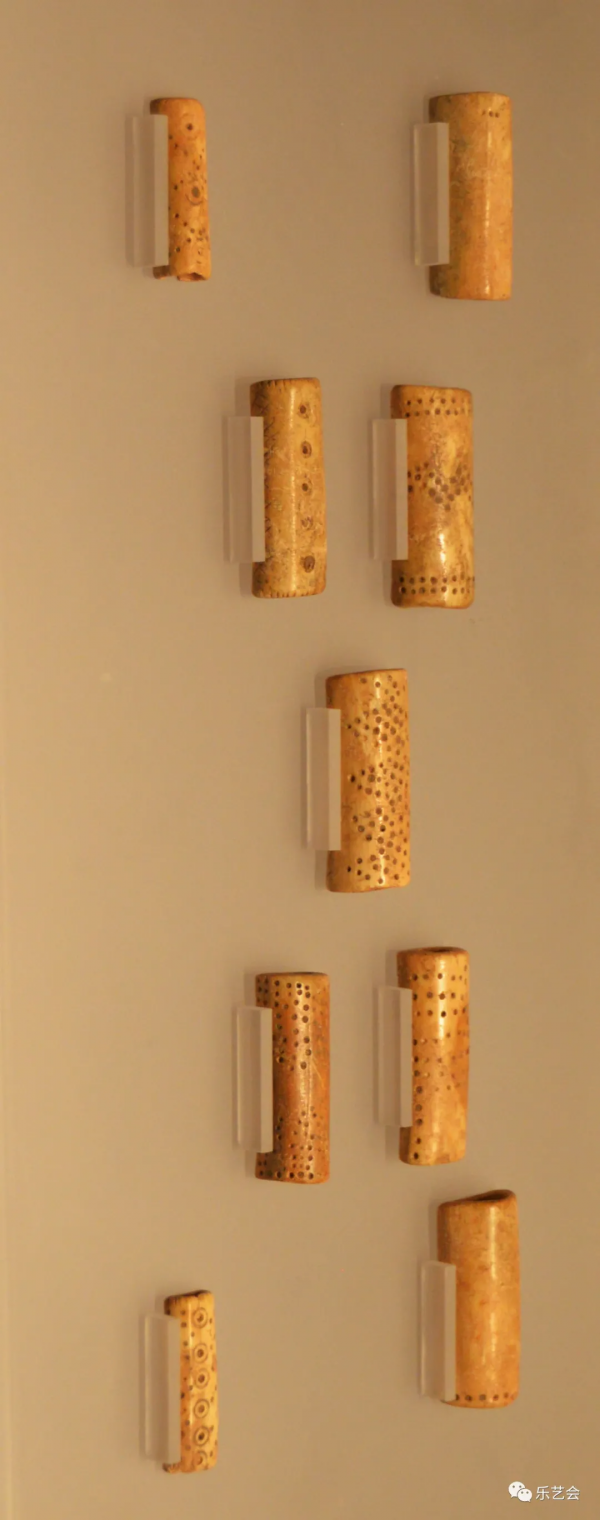 骨鳴嘀 角力帶 雙魚鏡:孟和套格套分享內蒙古博物院系列 骨鳴嘀 角力帶 雙魚鏡:孟和套格套分享內蒙古博物院系列