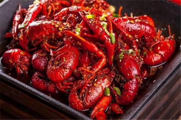 一家人去湖南旅遊，吃了幾道特色美食，家人們都不捨得回來