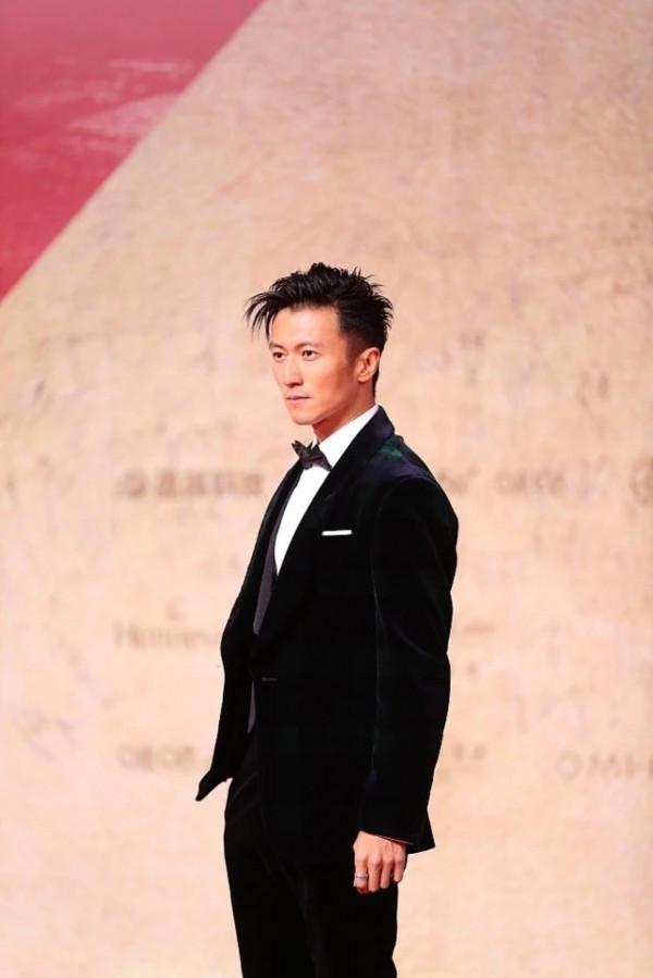 謝霆鋒亮相電影節，穿西裝走紅毯型男範十足，這顏值真不需要化妝