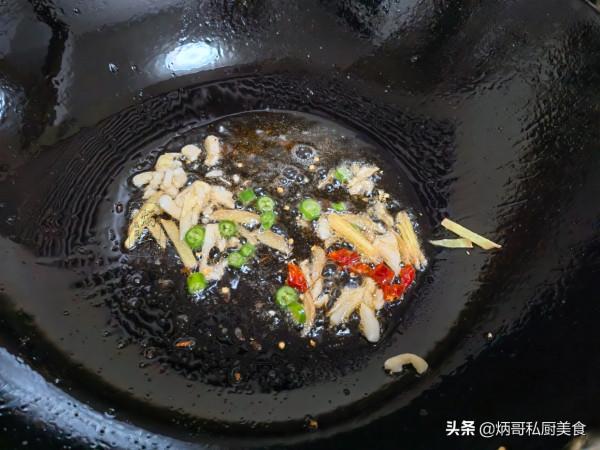 它是小溪裡的“精靈”,肉質細嫩,醃一醃入鍋一炸,外酥裡嫩忒香 它是小溪裡的“精靈”,肉質細嫩,醃一醃入鍋一炸,外酥裡嫩忒香