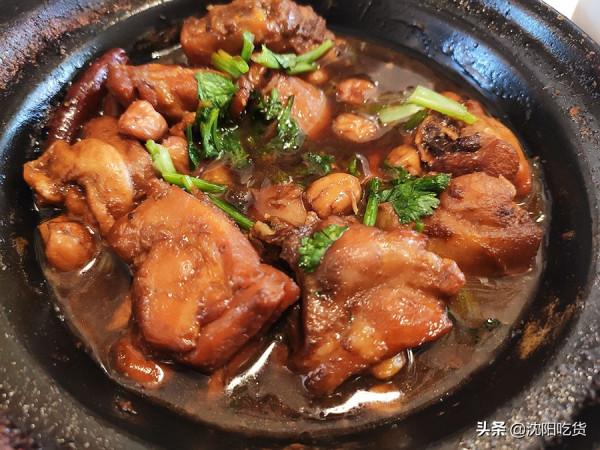 吃飯之前先領桌布自己鋪上,3塊錢肉汁辣椒和免費酸菜湯都不錯 吃飯之前先領桌布自己鋪上,3塊錢肉汁辣椒和免費酸菜湯都不錯