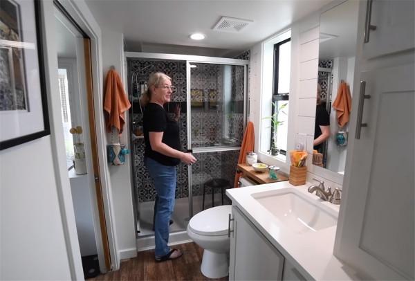 一位65歲奶奶獨居37㎡小家:利用4米層高做臥室,蝸居日子轉眼1年 一位65歲奶奶獨居37㎡小家:利用4米層高做臥室,蝸居日子轉眼1年