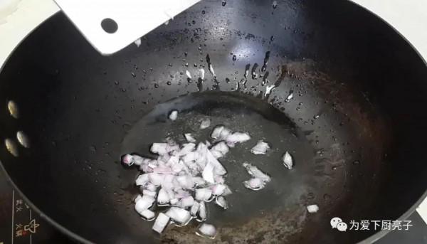 夏天要多吃涼拌菜，加一個鴨蛋，比蟹黃魚子醬還香，下酒又下飯