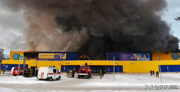 俄一大型超市失火，過火面積約5000平方米