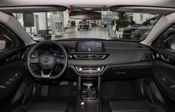 長安銳程CC：主打10萬級別市場，藍鯨版 1.5T DCT尊貴型實力如何？