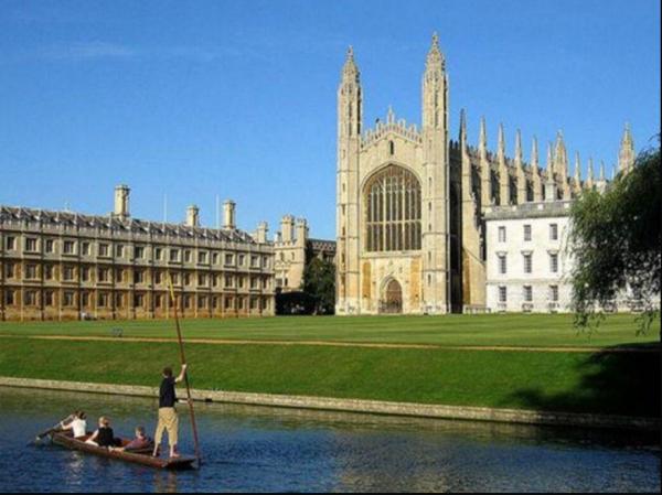 斯大林死後，他唯一的女兒叛逃美國，控訴道：父親毀了我的生活