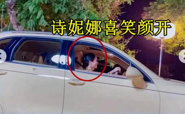 詩妮娜開車和蘇提達開車送泰王，簡直是公開處刑，差距太明顯