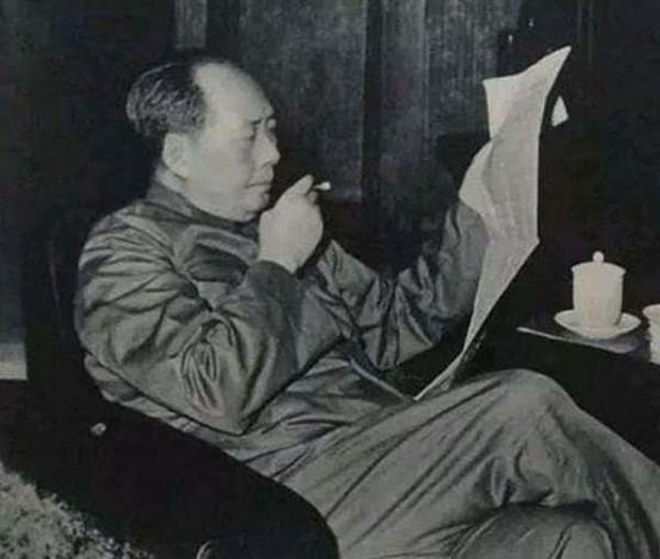 74年岑雲端時隔8年與毛主席相見，毛主席起身：廣西女兒來看我了