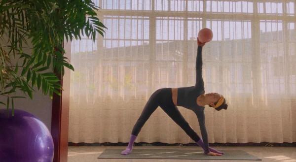 瑜伽小球可以這樣練！平衡協調瘦腰腹，全方位練習。練了你就知道