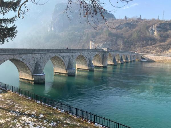 系列遊記 波、塞、黑篇（五）彈孔紀念碑和木頭城留下的印記