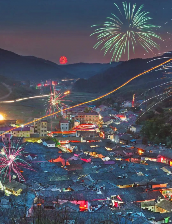 在浙江的燈影裡，搖醒一個春天